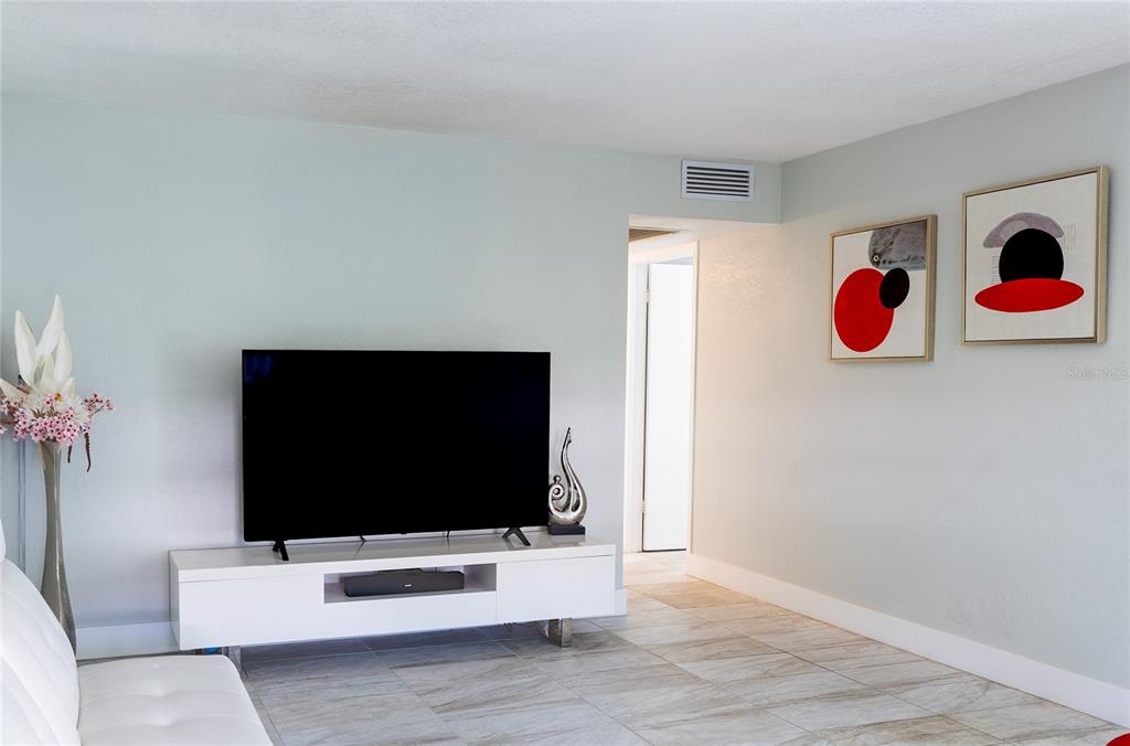 592 Fanshaw O, Unit 592 Boca Raton, FL 33434 - Photo 8 of 25 a living room with furniture and a flat screen tv
