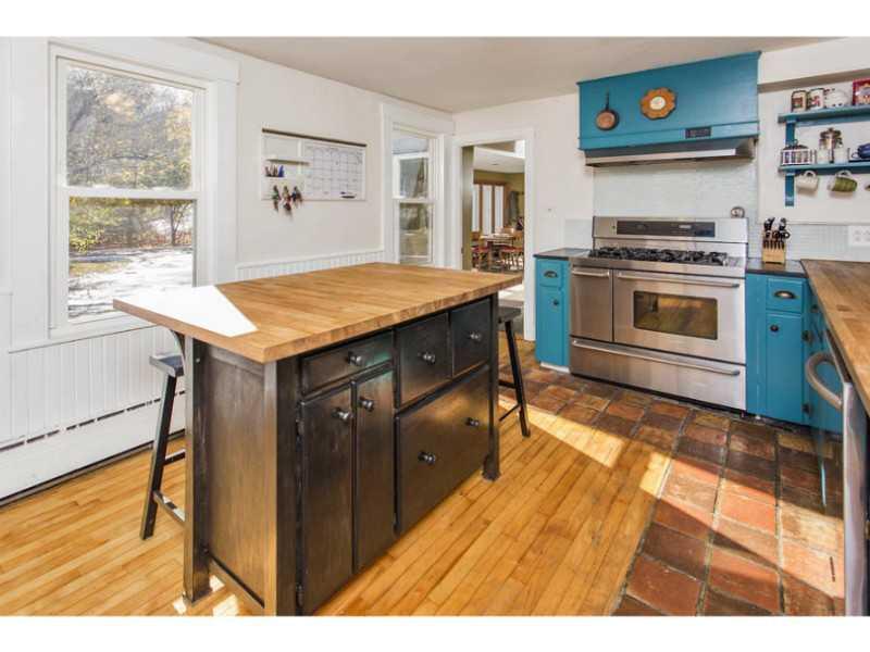 Kitchen. Frigidaire dual-fuel 5...