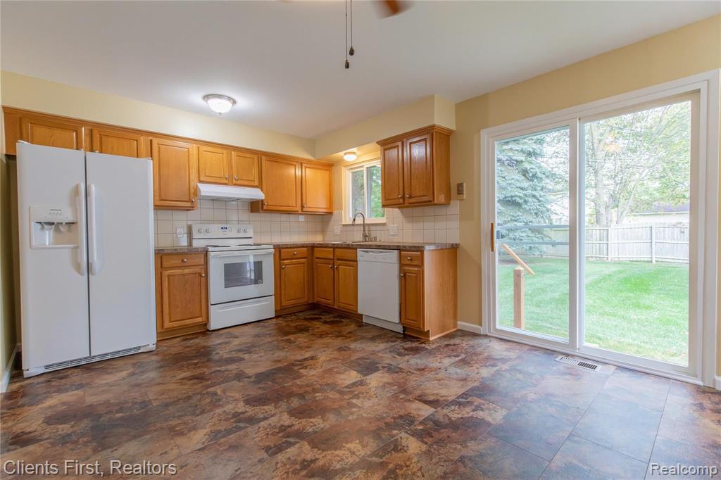 1944 Sheldon Road Canton, MI 48187 - Photo 6 of 35
