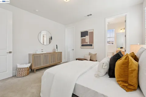 $2,599,000 | 5 Stirling Way, Hayward, CA 94542