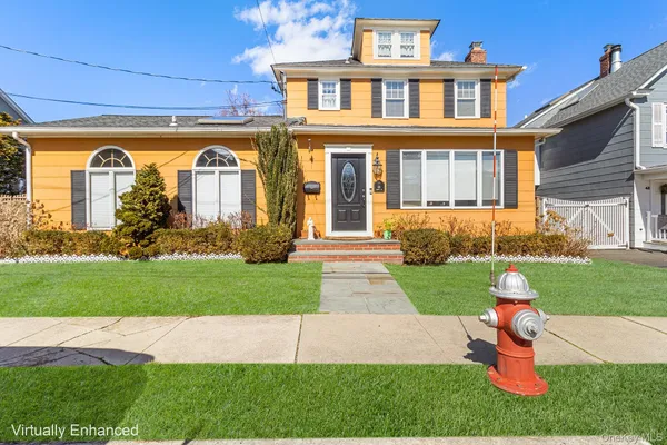 $1,149,000 | 46 Riggs Place, Locust Valley, NY 11560