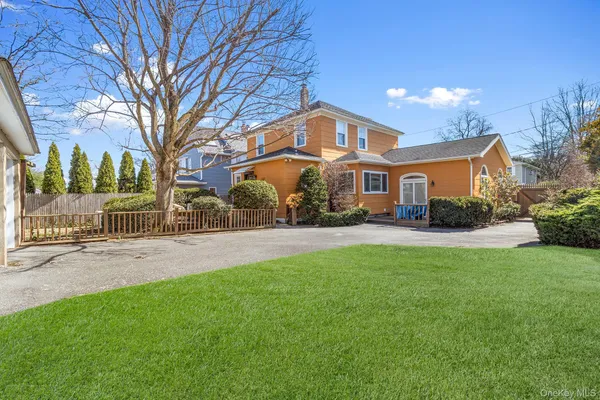$1,149,000 | 46 Riggs Place, Locust Valley, NY 11560