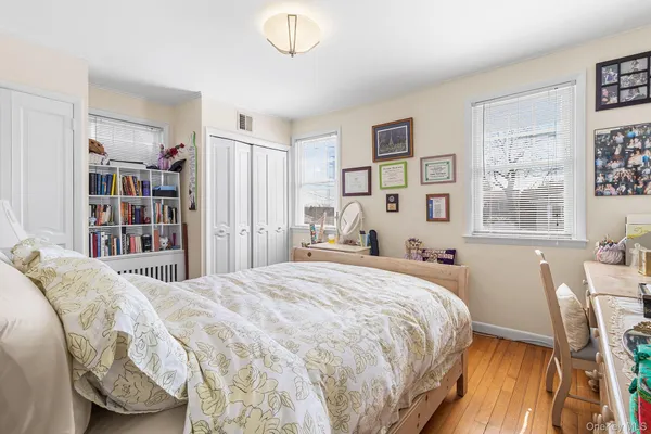 $1,149,000 | 46 Riggs Place, Locust Valley, NY 11560