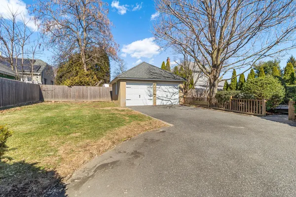 $1,149,000 | 46 Riggs Place, Locust Valley, NY 11560