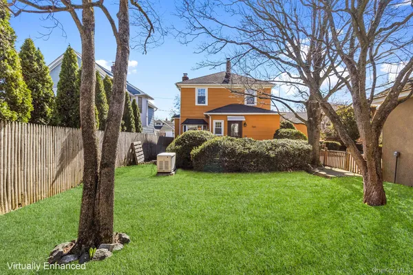 $1,149,000 | 46 Riggs Place, Locust Valley, NY 11560