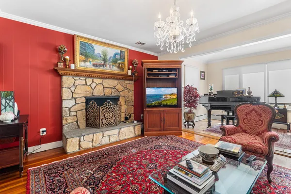 $1,149,000 | 46 Riggs Place, Locust Valley, NY 11560