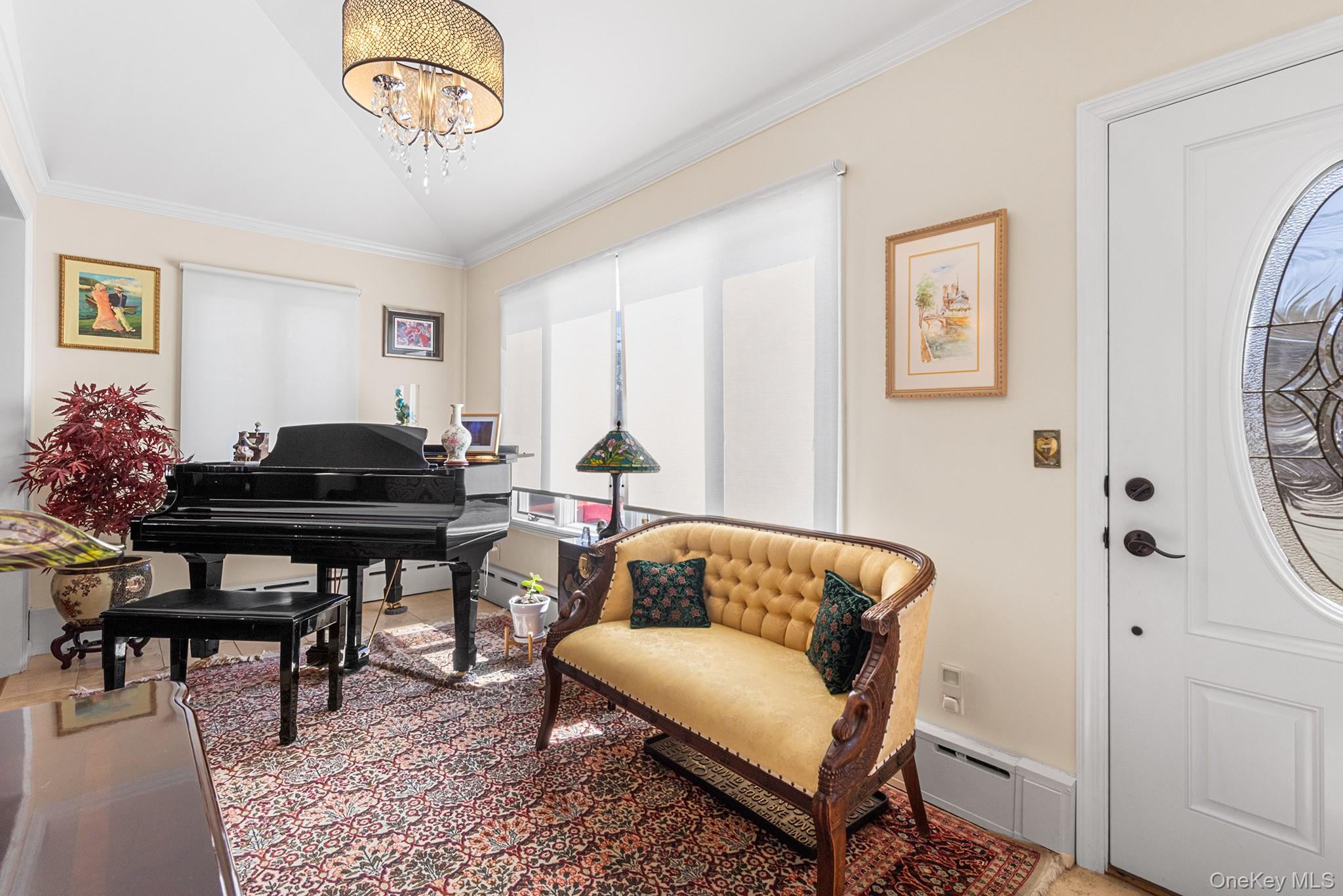 46 Riggs Place Locust Valley, NY 11560 - Photo 6 of 29 a living room with furniture and a rug