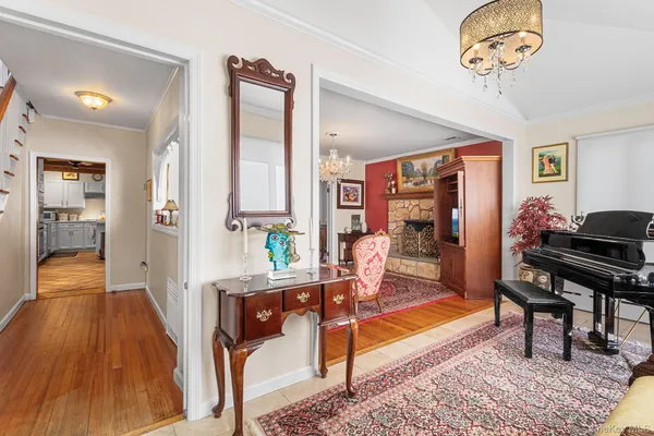 $1,149,000 | 46 Riggs Place, Locust Valley, NY 11560