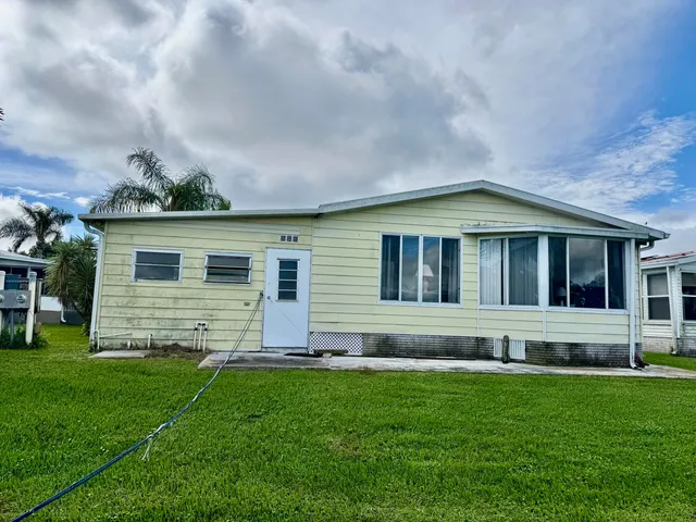 a view of front of house with a yard