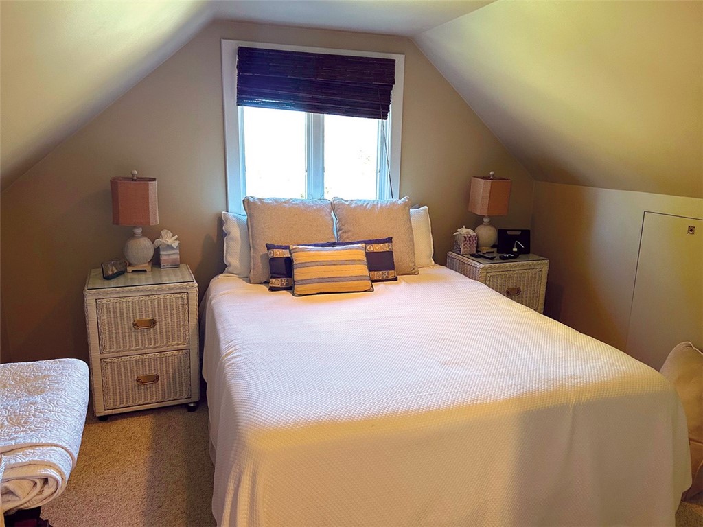 15 Hammersmith Road, Unit 32 Newport, RI 02840 - Photo 10 of 12 Loft bedroom with bath
