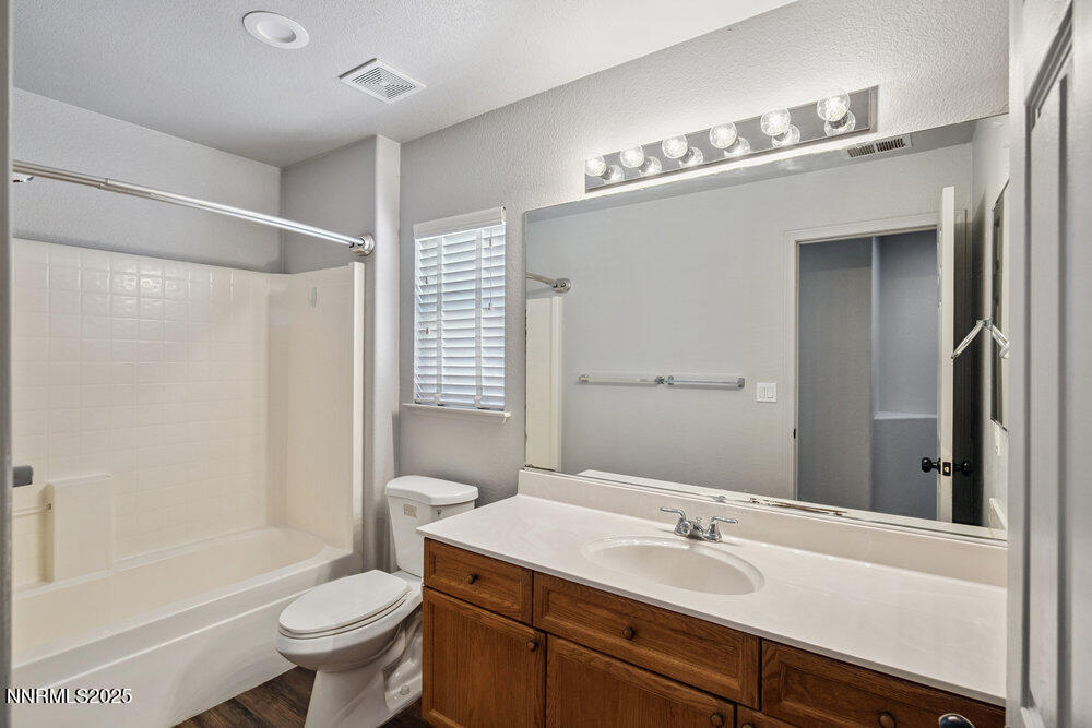 9489 Navajo Ridge Drive Reno, NV 89506 - Photo 19 of 28 bath1