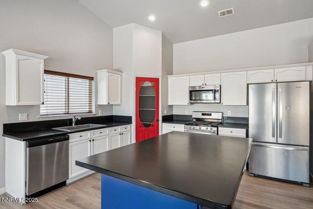 9489 Navajo Ridge Drive Reno, NV 89506 - Photo 4 of 28 kitchen1