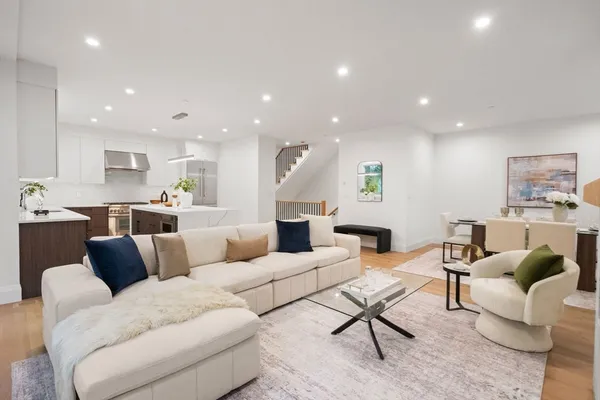 $2,899,000 | 956 Walnut Street, Unit 6, Newton, MA 02459
