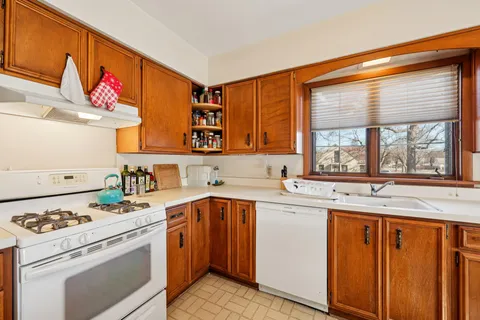 $525,000 | 4703 West Jackson Park Drive, Milwaukee, WI 53219