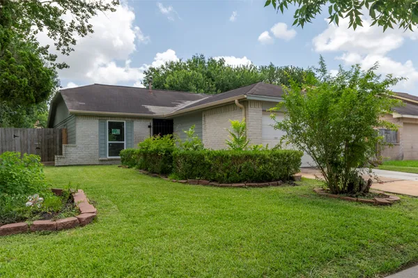 $1,875 | 10703 Highland Woods Drive, Sugar Land, TX 77498