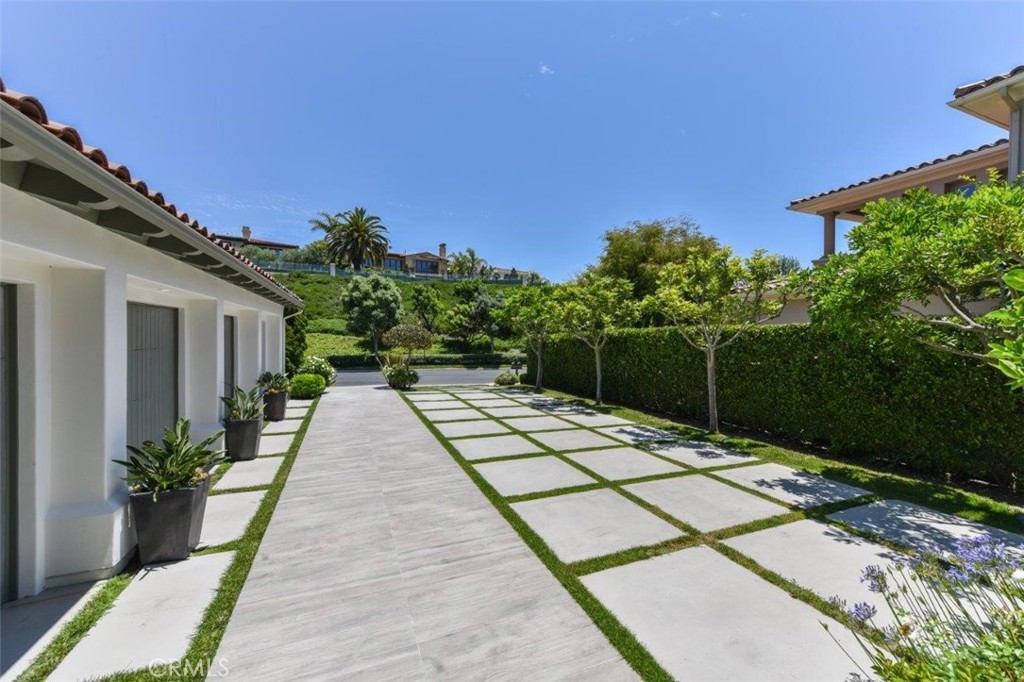 7 Via Brezza Newport Coast, CA 92657 - Photo 41 of 75 a backyard of a house with lots of green space