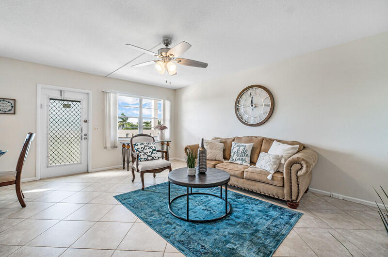 4013 Exeter Boca Raton, FL 33434 - Photo 4 of 19 Exeter 17
