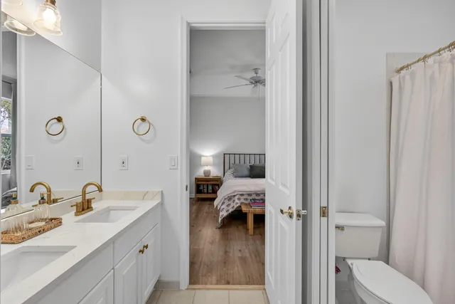 a view of a house with backyard porch and garden