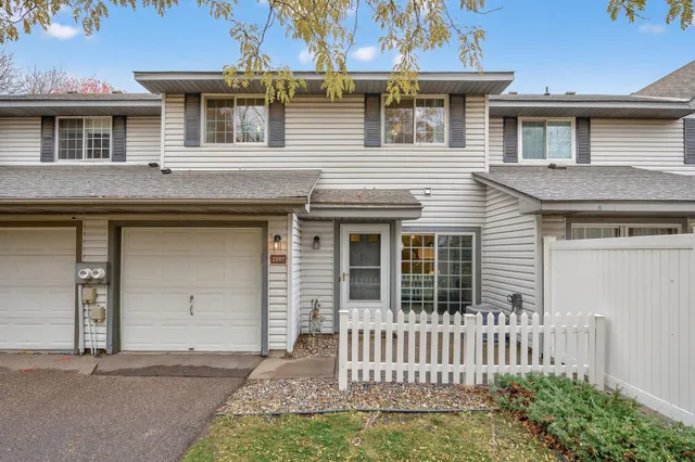 $244,900 | 2597 Bedford Court, Unit 27, Mendota Heights, MN 55120