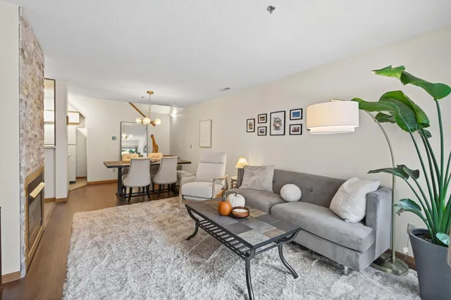 $244,900 | 2597 Bedford Court, Unit 27, Mendota Heights, MN 55120