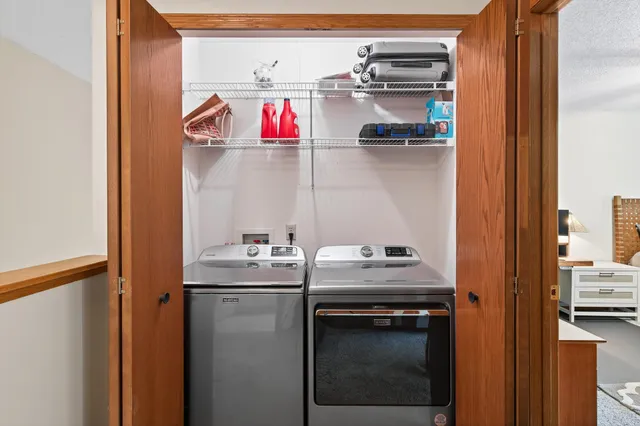 $244,900 | 2597 Bedford Court, Unit 27, Mendota Heights, MN 55120