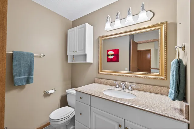 $244,900 | 2597 Bedford Court, Unit 27, Mendota Heights, MN 55120