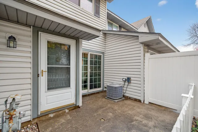 $244,900 | 2597 Bedford Court, Unit 27, Mendota Heights, MN 55120