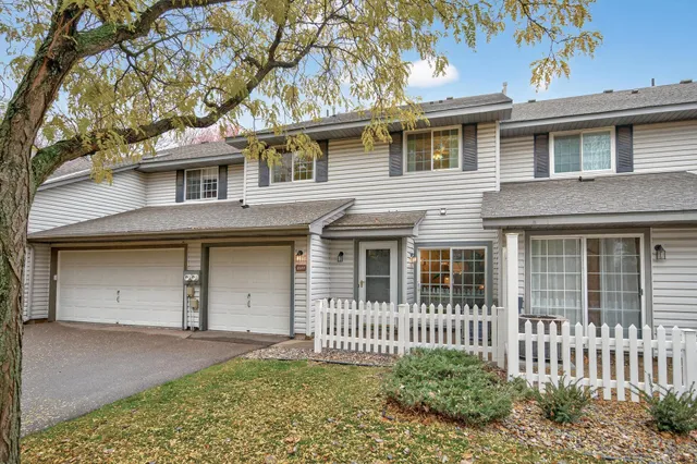 $244,900 | 2597 Bedford Court, Unit 27, Mendota Heights, MN 55120