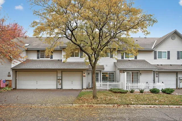 $244,900 | 2597 Bedford Court, Unit 27, Mendota Heights, MN 55120