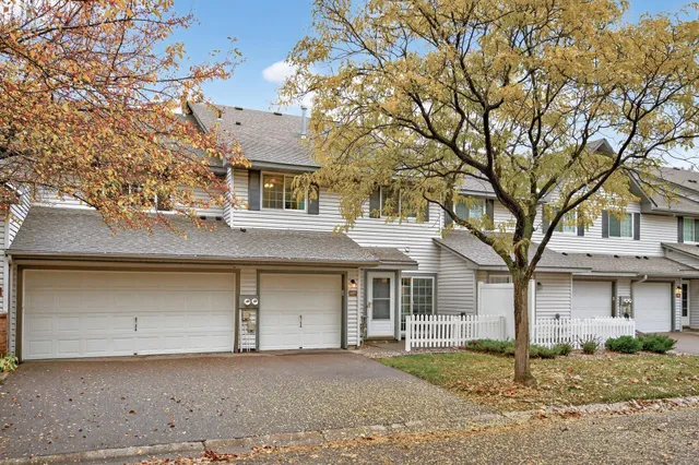 $244,900 | 2597 Bedford Court, Unit 27, Mendota Heights, MN 55120