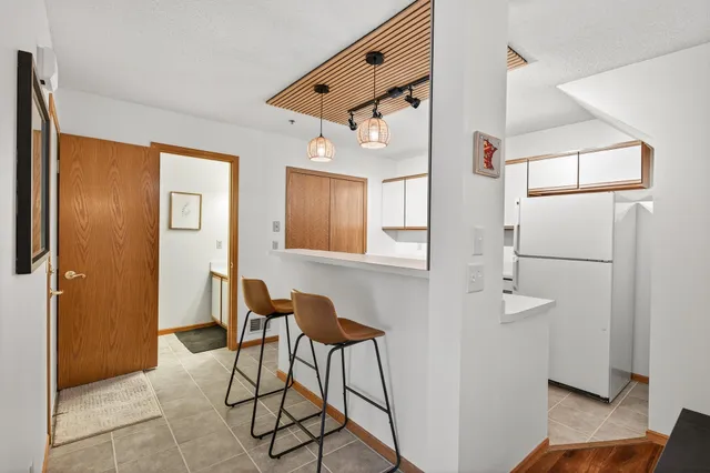 $244,900 | 2597 Bedford Court, Unit 27, Mendota Heights, MN 55120