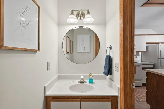 $244,900 | 2597 Bedford Court, Unit 27, Mendota Heights, MN 55120