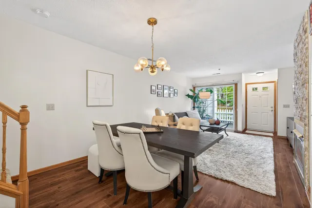 $244,900 | 2597 Bedford Court, Unit 27, Mendota Heights, MN 55120