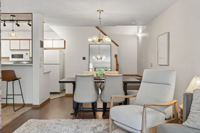 $244,900 | 2597 Bedford Court, Unit 27, Mendota Heights, MN 55120