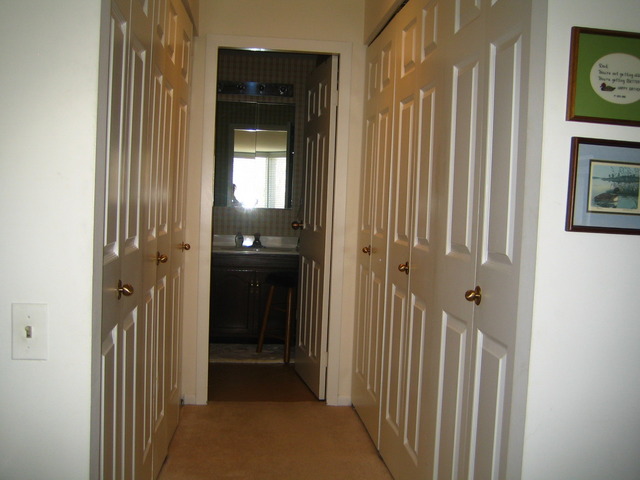 1140 Old Mill Road, Unit 504F Hinsdale, IL 60521 - Photo 17 of 21 a view of a hallway with a elevator