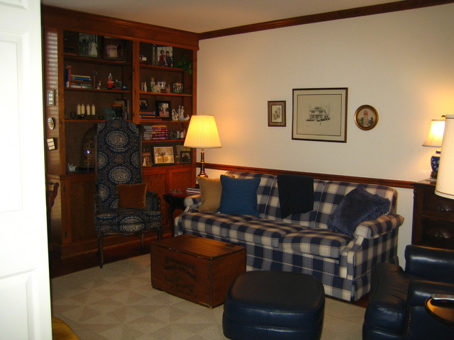 1140 Old Mill Road, Unit 504F Hinsdale, IL 60521 - Photo 8 of 21 a living room with furniture