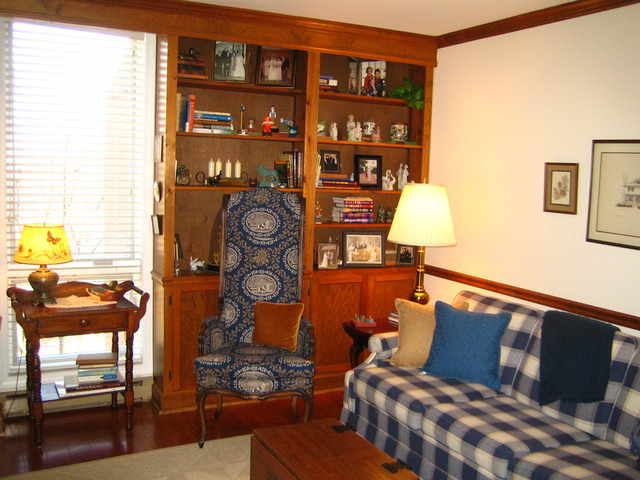 1140 Old Mill Road, Unit 504F Hinsdale, IL 60521 - Photo 9 of 21 a bedroom with a bed and wooden floor