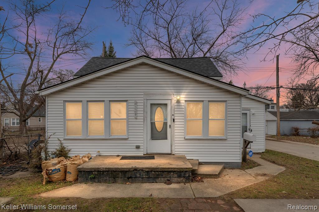 8329 Rivard Avenue Warren, MI 48089 - Photo 1 of 21