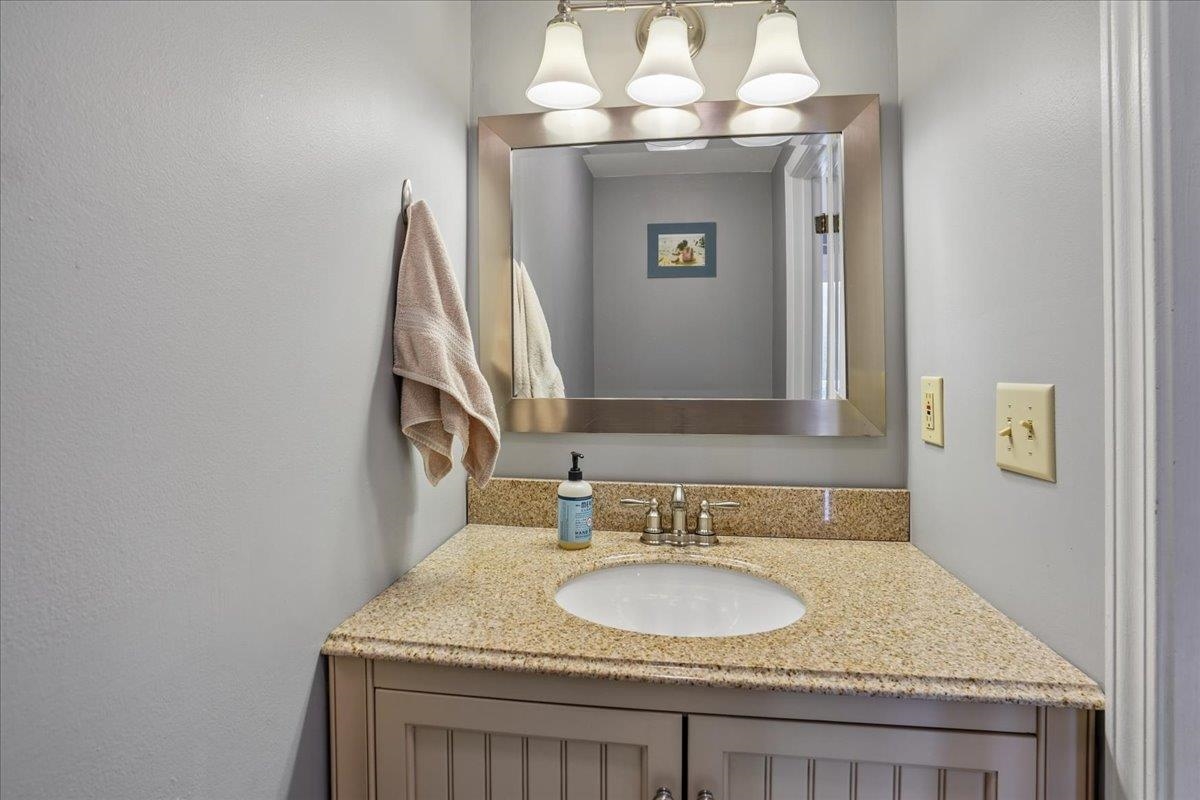 417 Fox Hollow Way Manchester, NH 03104 - Photo 13 of 26
