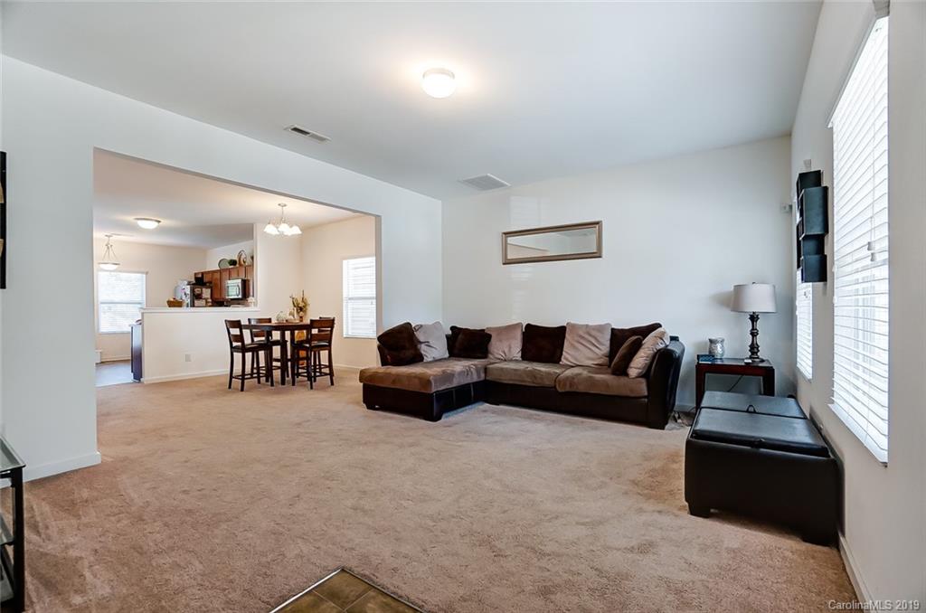 5916 Raisin Tree Lane Charlotte, NC 28215 - Photo 4 of 28 Gallery Image 4