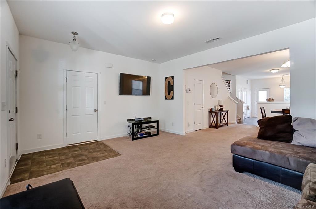 5916 Raisin Tree Lane Charlotte, NC 28215 - Photo 5 of 28 Gallery Image 5