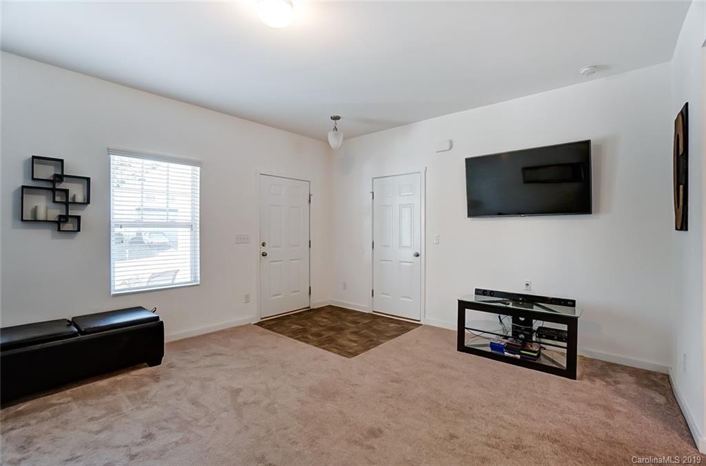 5916 Raisin Tree Lane Charlotte, NC 28215 - Photo 6 of 28 Gallery Image 6