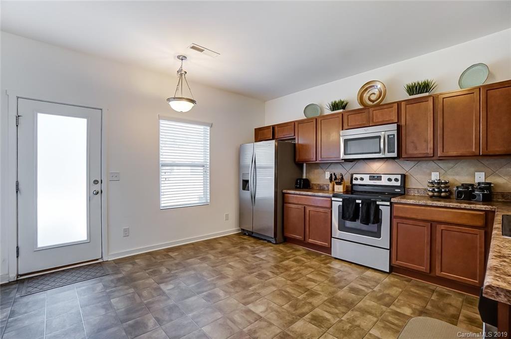 5916 Raisin Tree Lane Charlotte, NC 28215 - Photo 10 of 28 Gallery Image 10