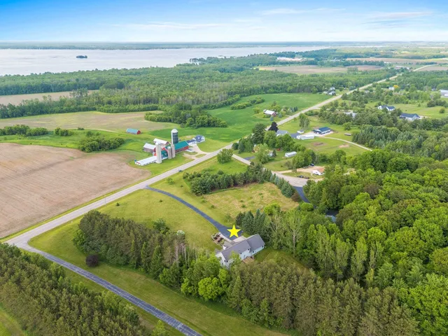 $624,900 | W5735 County Road East, Shawano, WI 54166