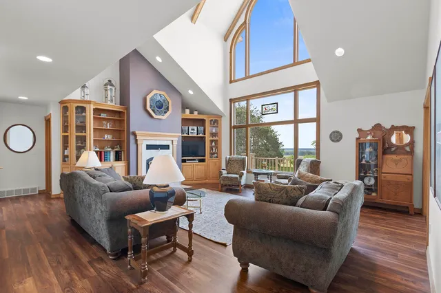 $624,900 | W5735 County Road East, Shawano, WI 54166