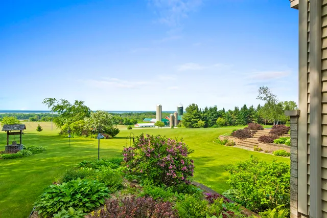 $624,900 | W5735 County Road East, Shawano, WI 54166