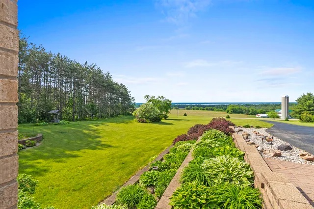 $624,900 | W5735 County Road East, Shawano, WI 54166