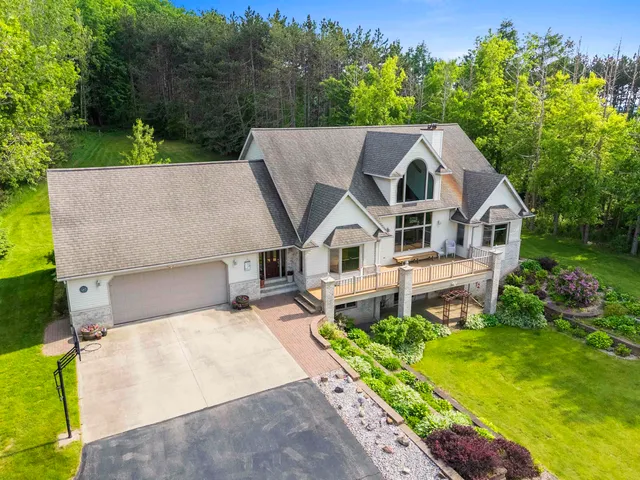 $624,900 | W5735 County Road East, Shawano, WI 54166