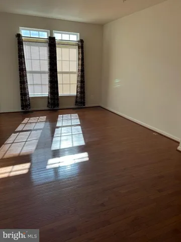 a view of empty room with window