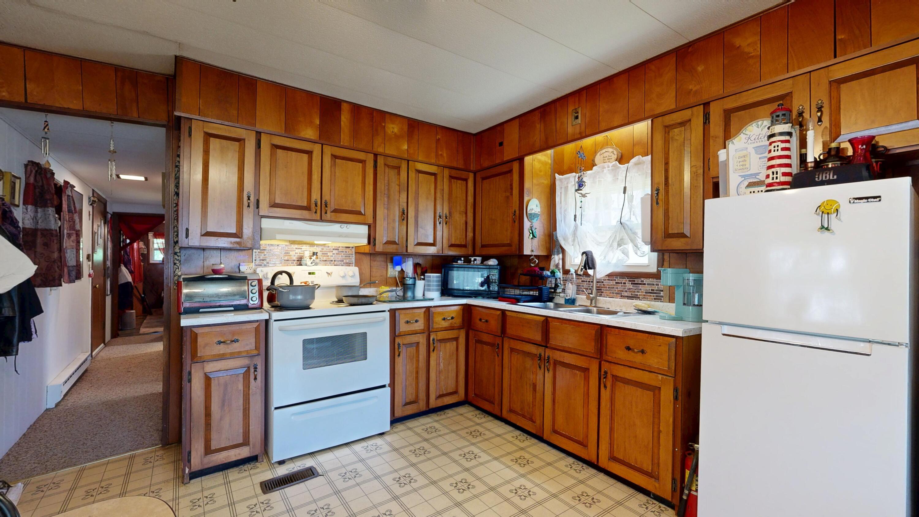 8 Ledgemere Lane Lewiston, ME 04240 - Photo 4 of 28 Kitchen